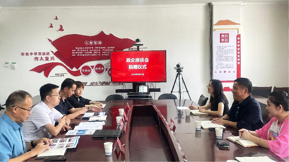 同創(chuàng)科技向庫爾勒市科技局捐贈LED智慧會議屏，助力科技發(fā)展